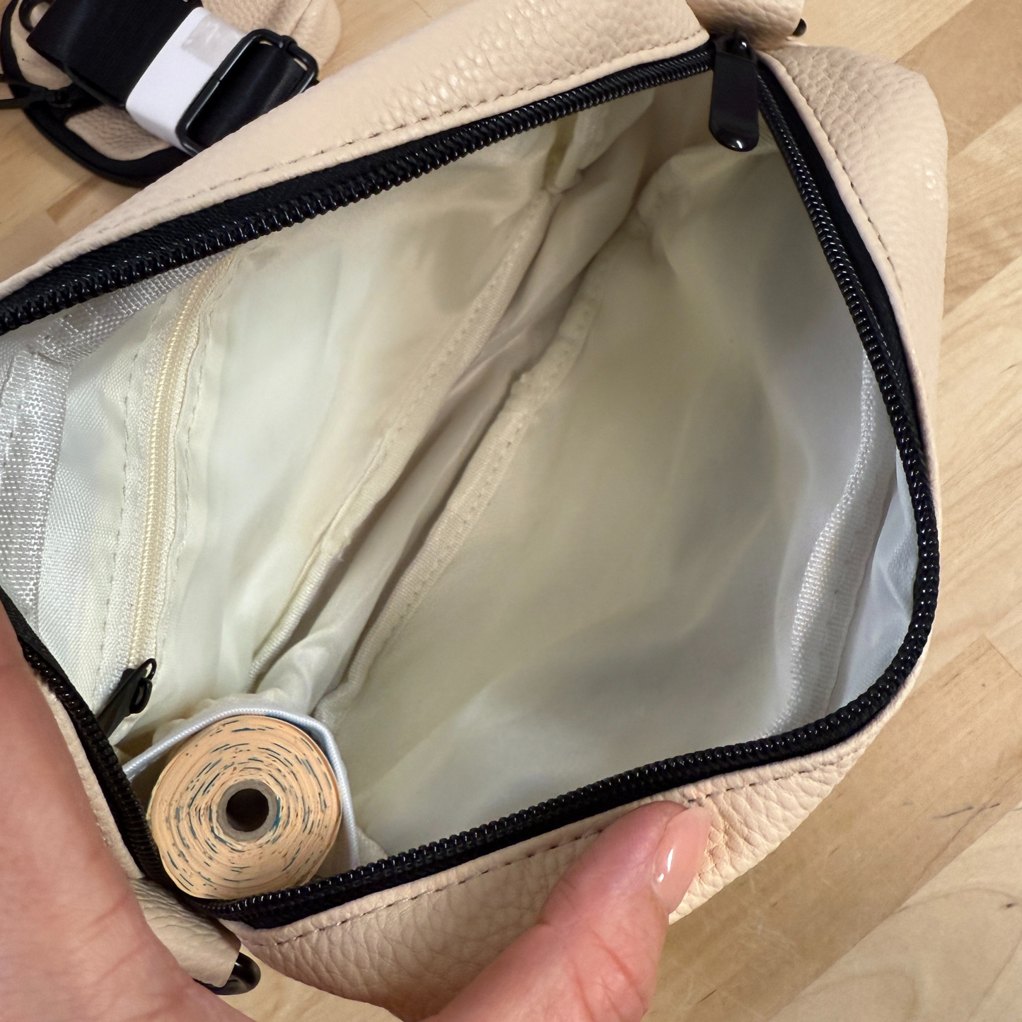 Sac à bandoulière pour chien – pochette à friandises & distributeur intégré 🍁