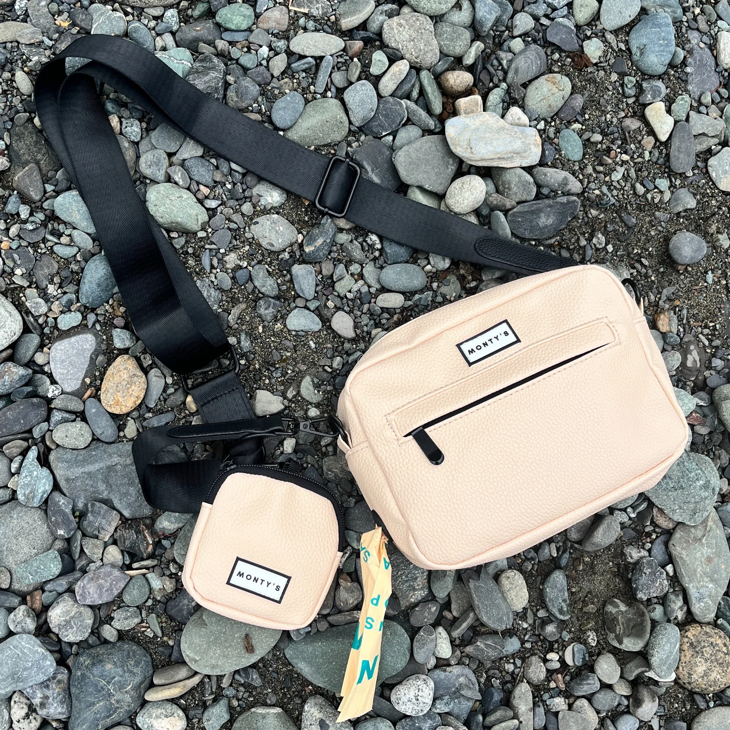 Sac à bandoulière pour chien – pochette à friandises & distributeur intégré 🍁