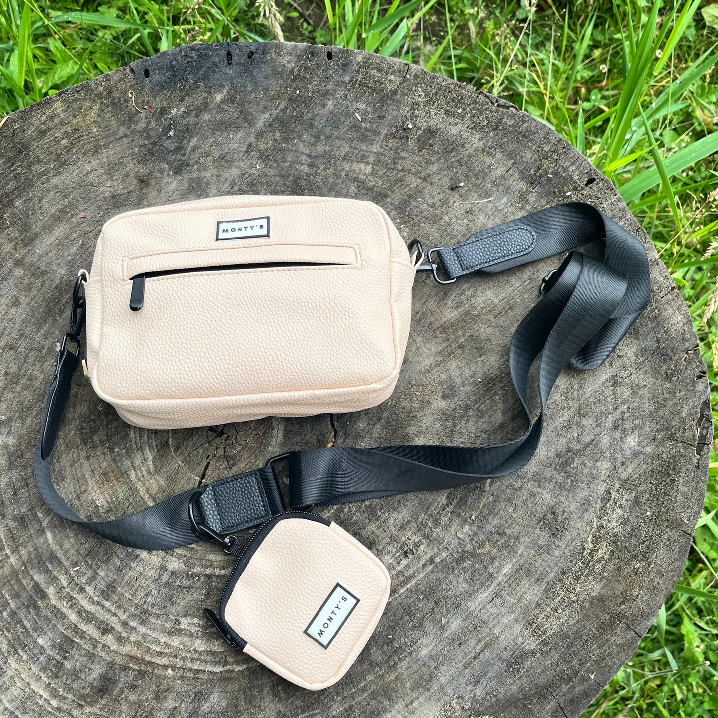 Sac à bandoulière pour chien – pochette à friandises & distributeur intégré 🍁