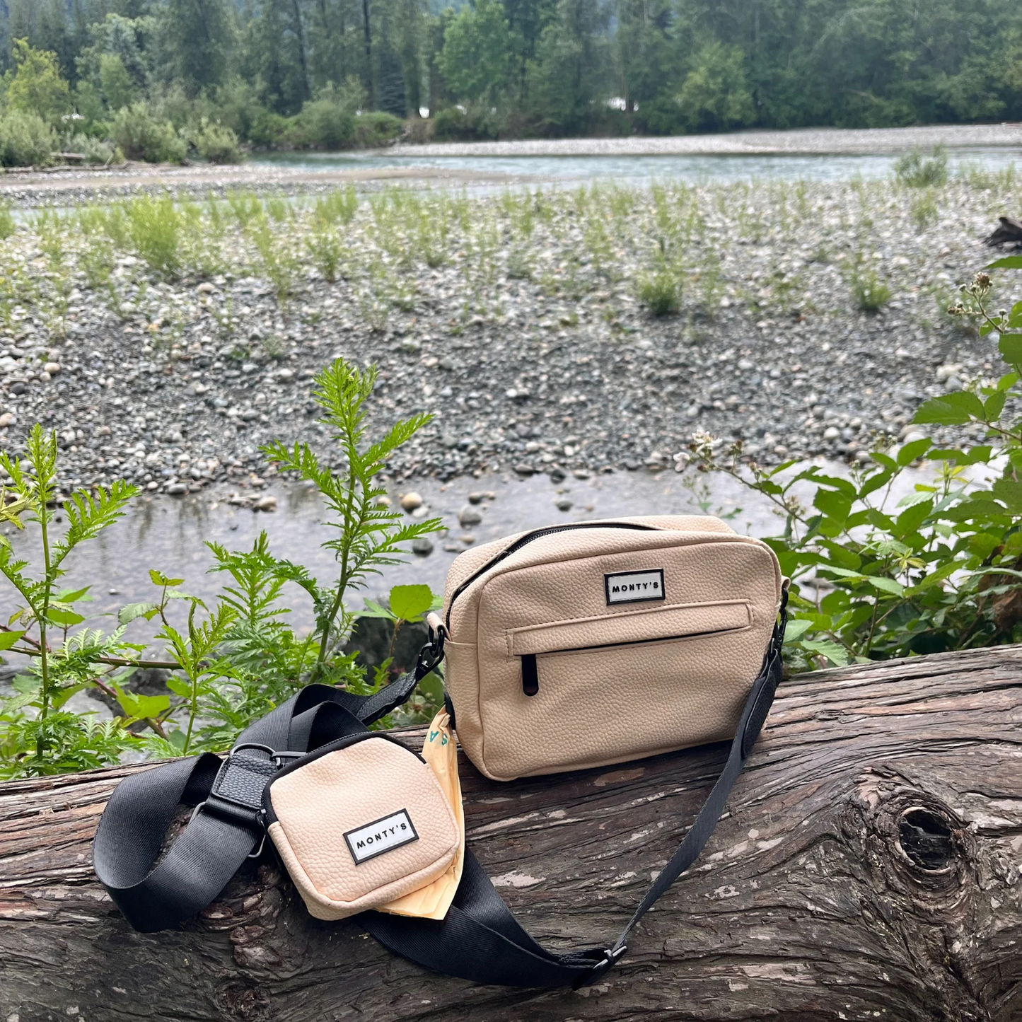Sac à bandoulière pour chien – pochette à friandises & distributeur intégré 🍁