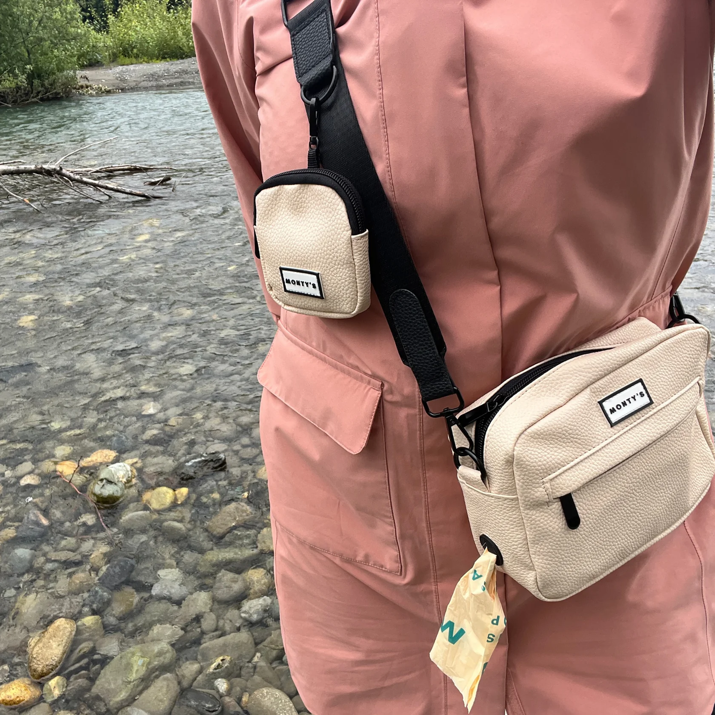 Sac à bandoulière pour chien – pochette à friandises & distributeur intégré 🍁